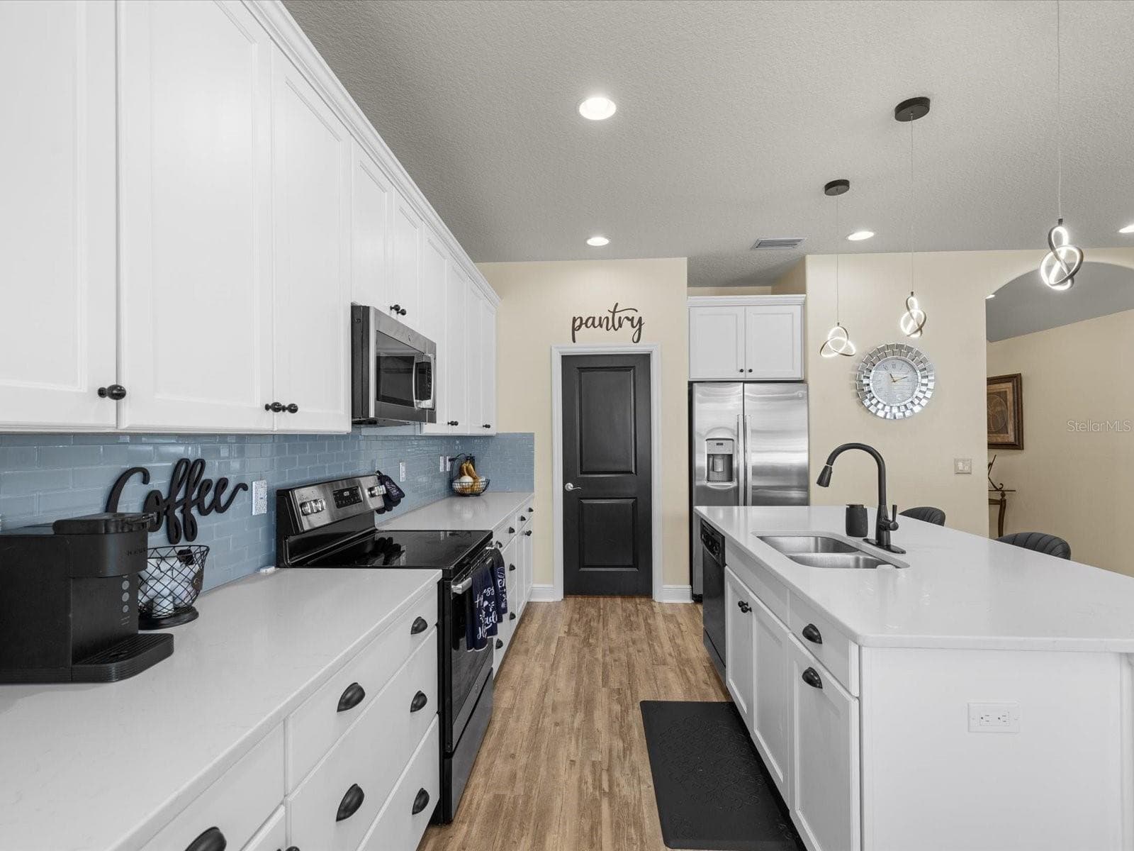 7117 Park Tree Dr photo 3