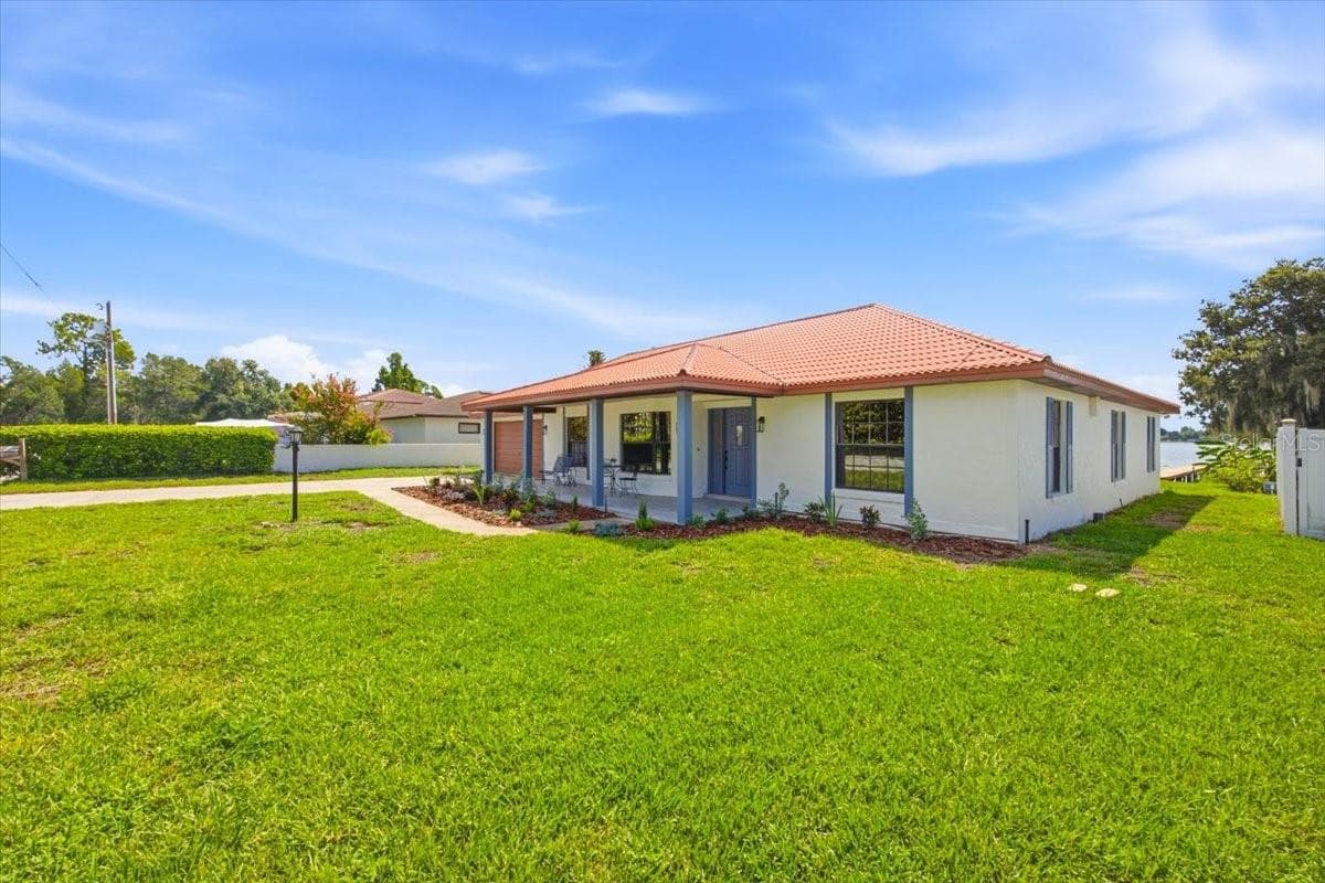 2004 Leisure Dr photo 5