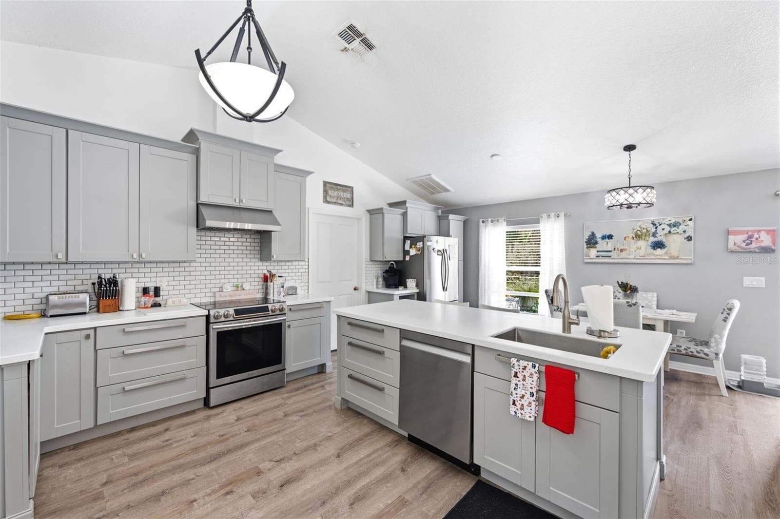 11240 Marquerite Ave photo 3