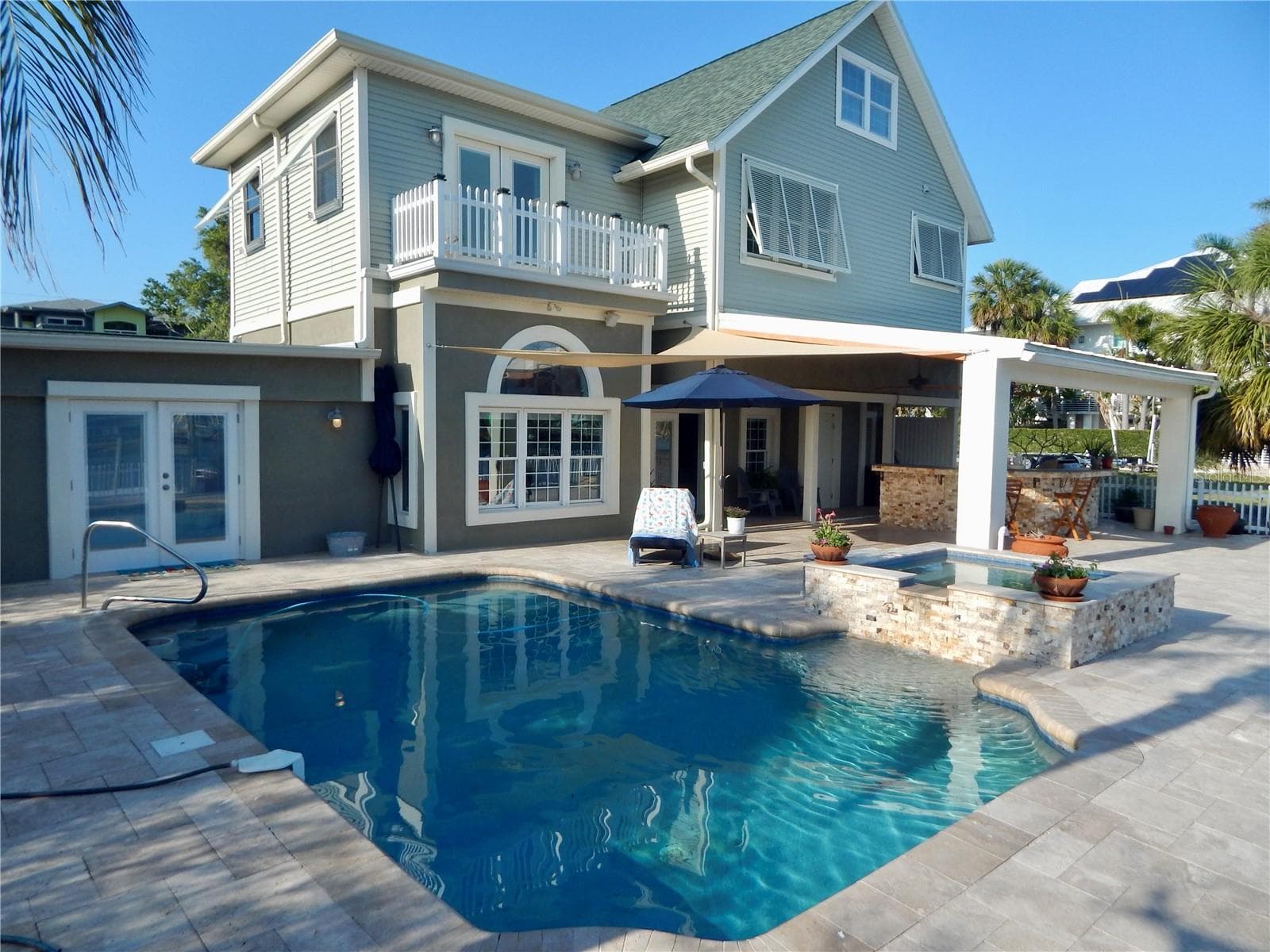 8025 Island Dr photo 3