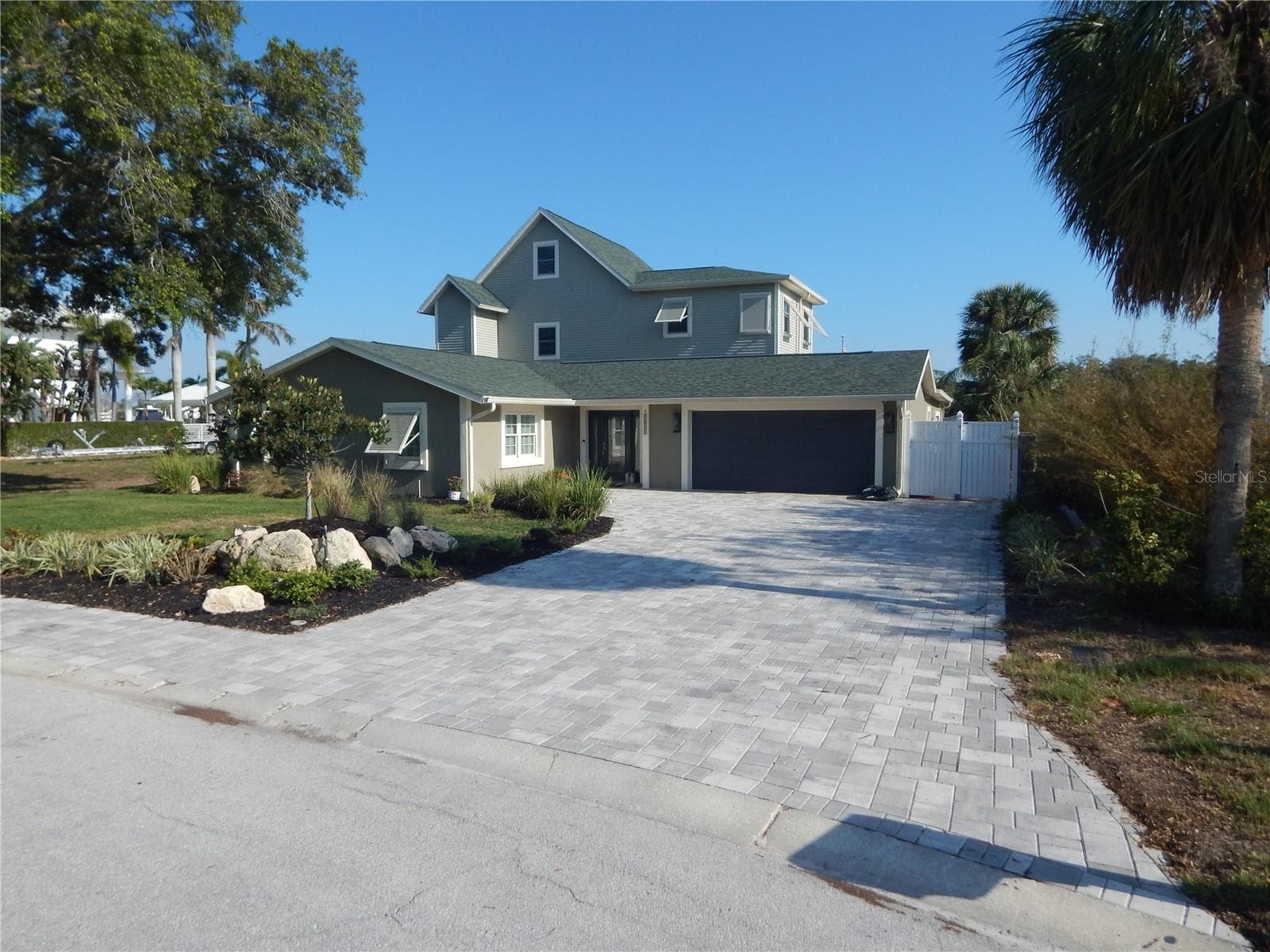 8025 Island Dr photo 4