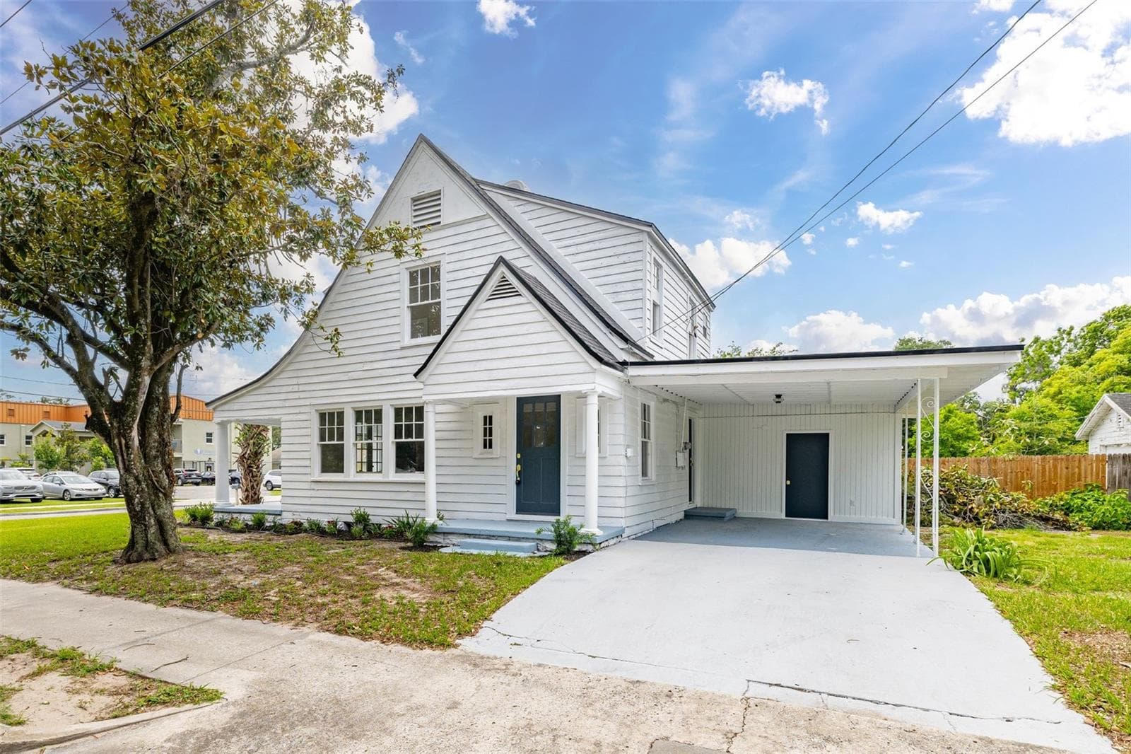 1201 Oakhill St photo 2