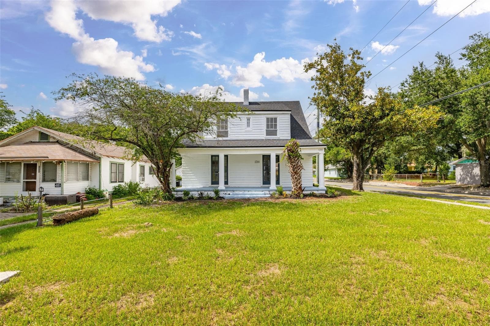 1201 Oakhill St photo 3