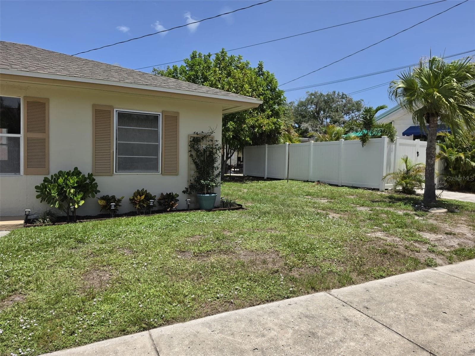 121 Bay St photo 2
