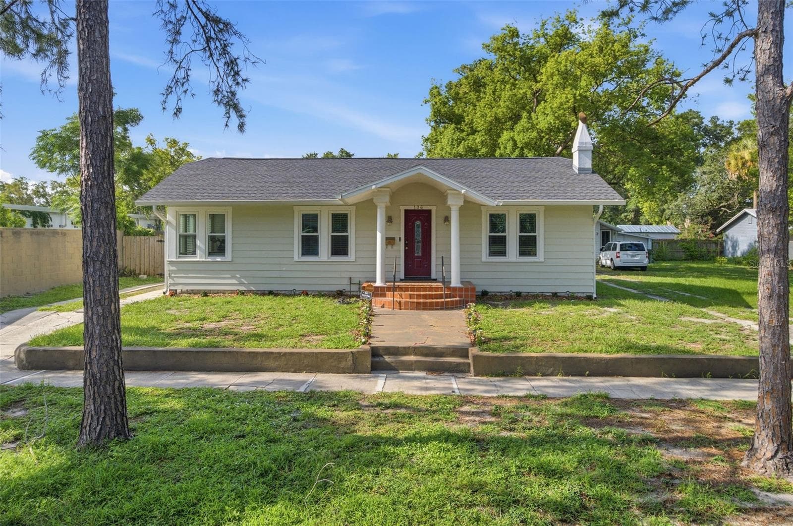 106 W Comanche Ave photo 2