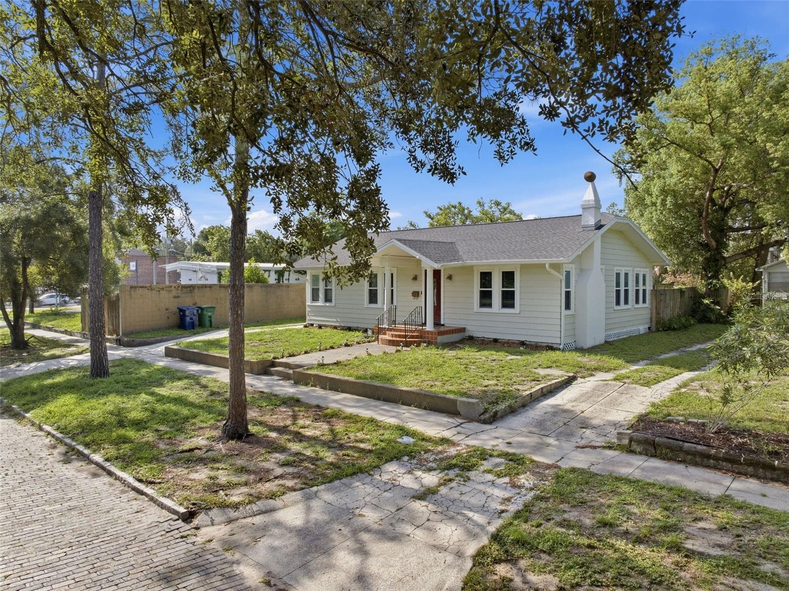 106 W Comanche Ave photo 3
