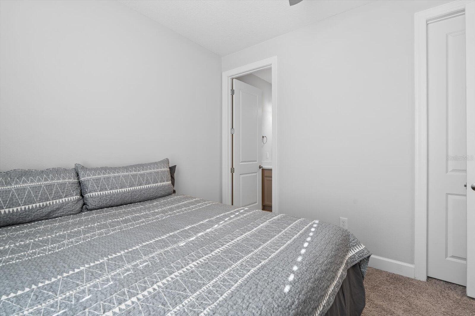 4512 Crestpoint Way photo 5