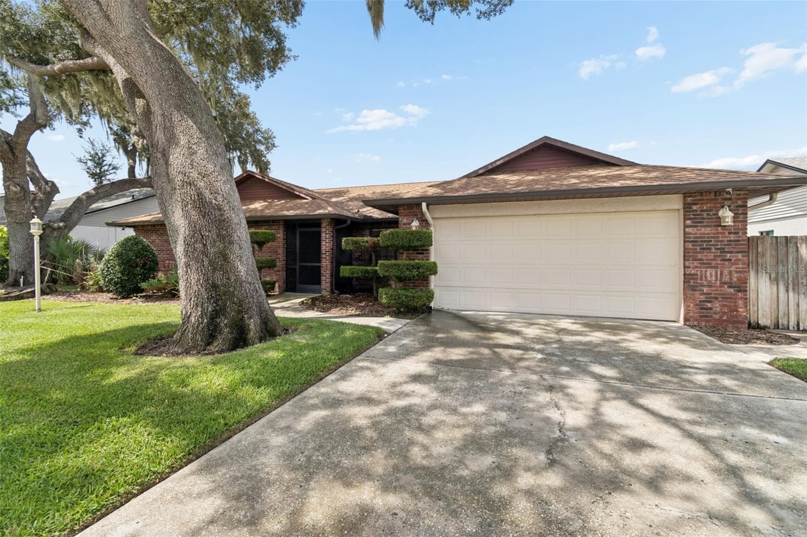 653 Timber Pond Dr photo 2