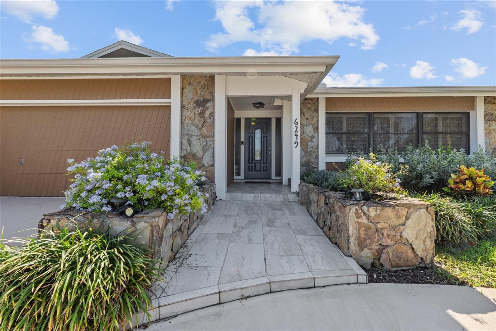 6249 Hillside Ave photo 3