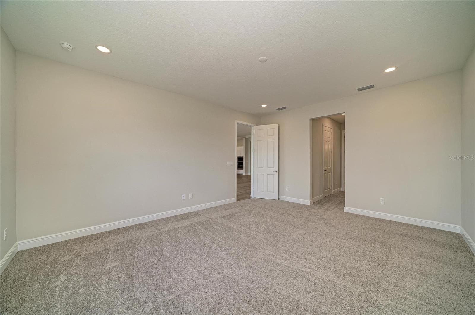 9806 Leaf Green Ln photo 5