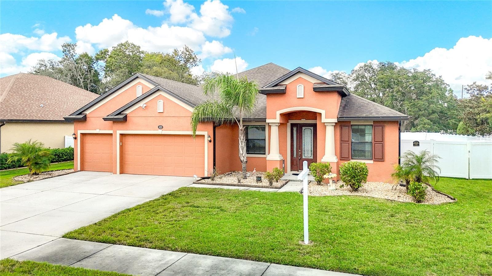 422 Challice Dr photo 2