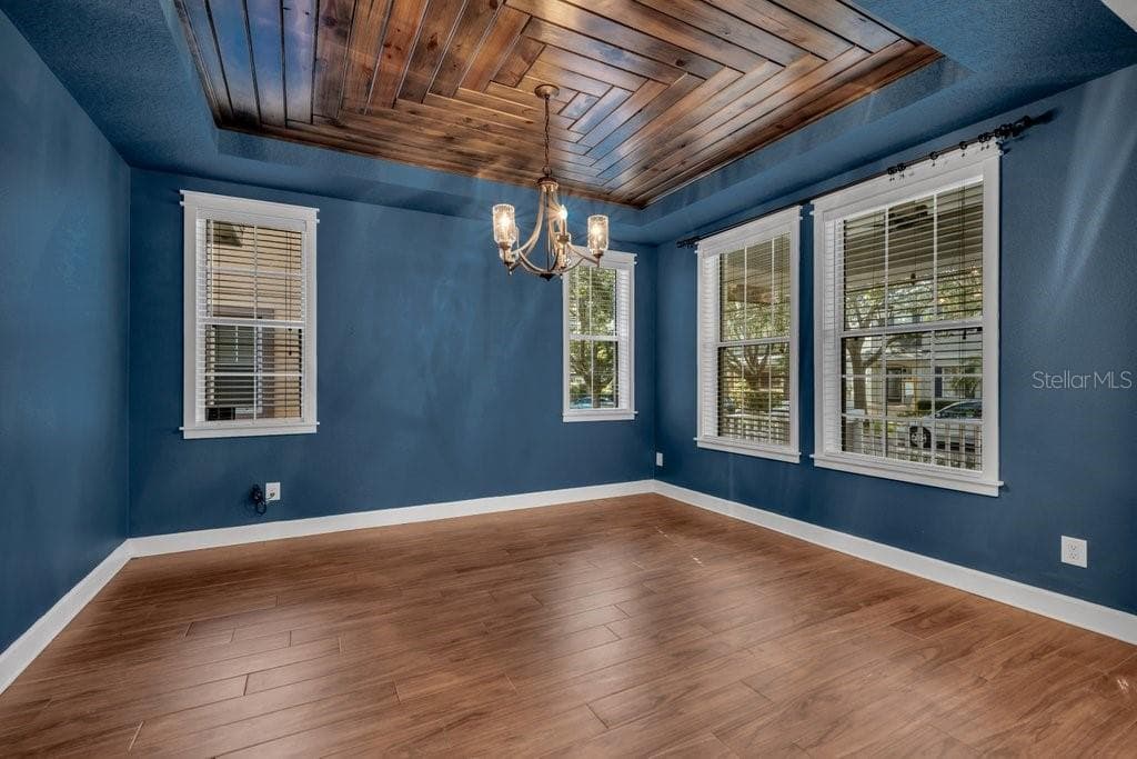 16013 Loneoak View Dr photo 4