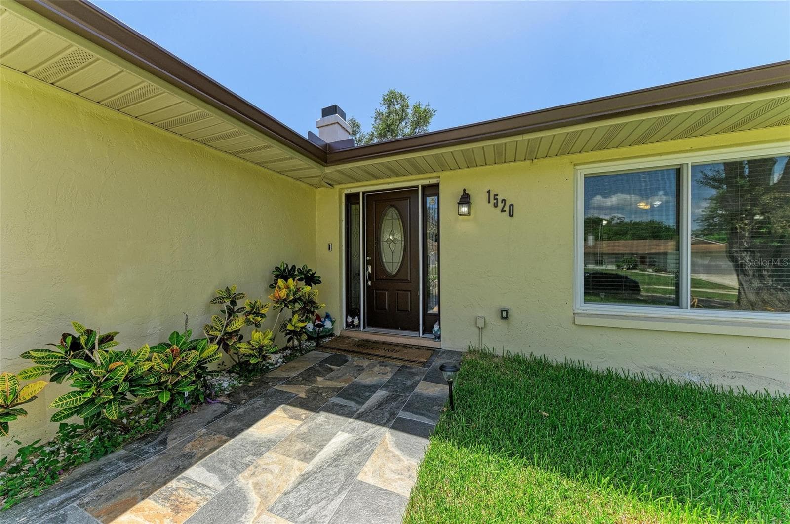 1520 Sunnyhills Dr photo 2