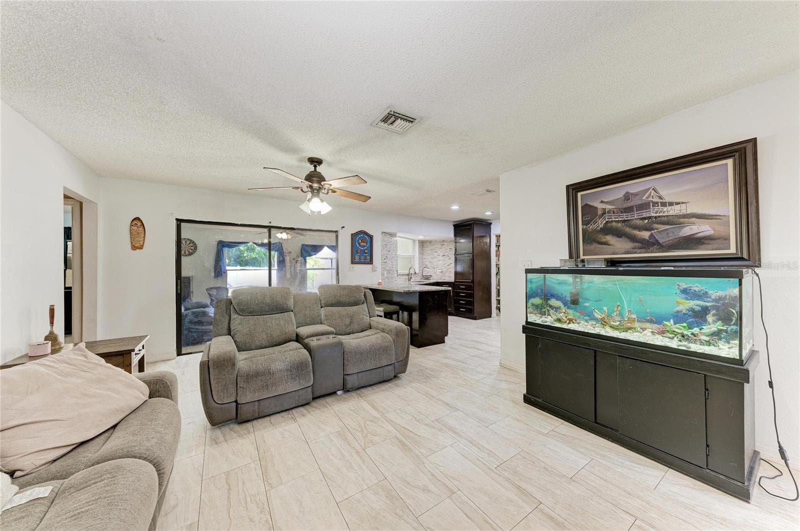 1520 Sunnyhills Dr photo 3