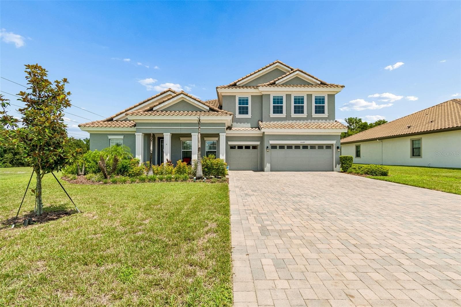 10597 Meadowrun Dr photo 3