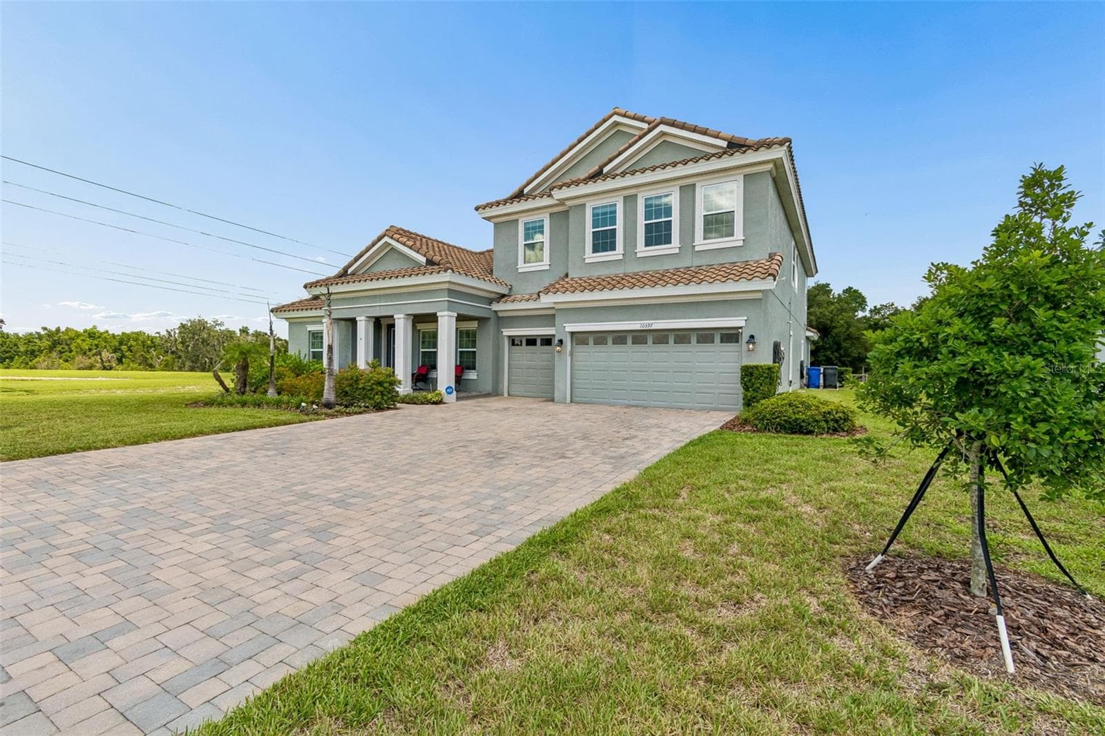 10597 Meadowrun Dr photo 2