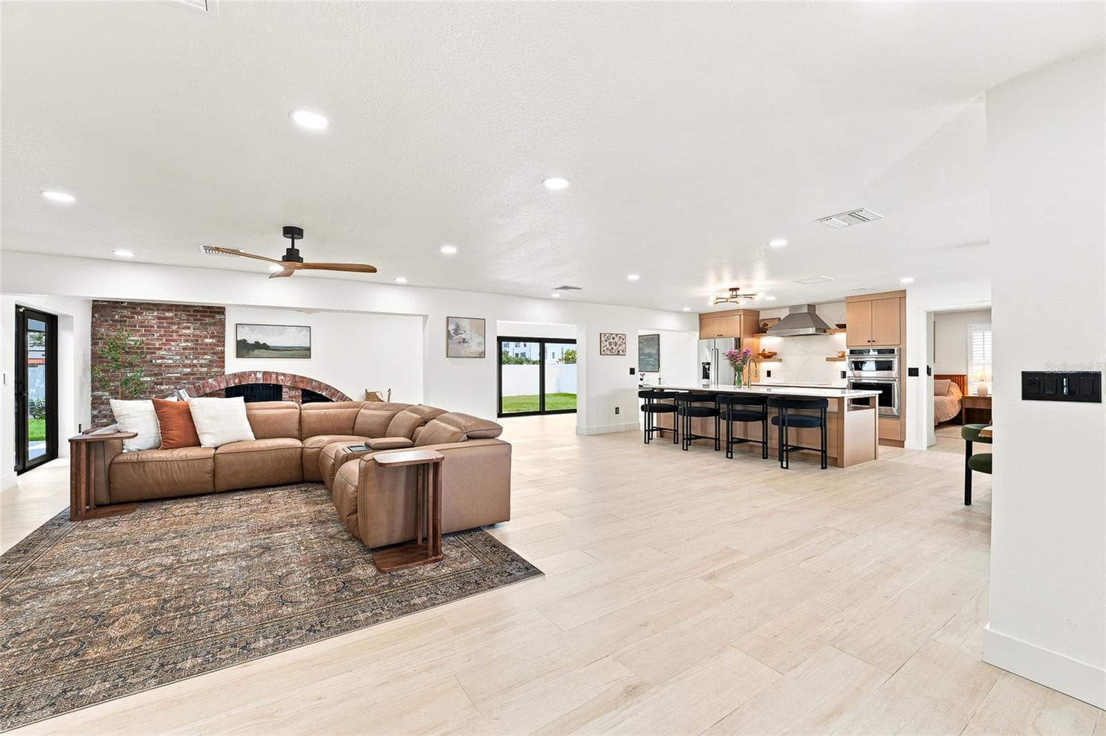 6241 Tanglewood Dr NE photo 4