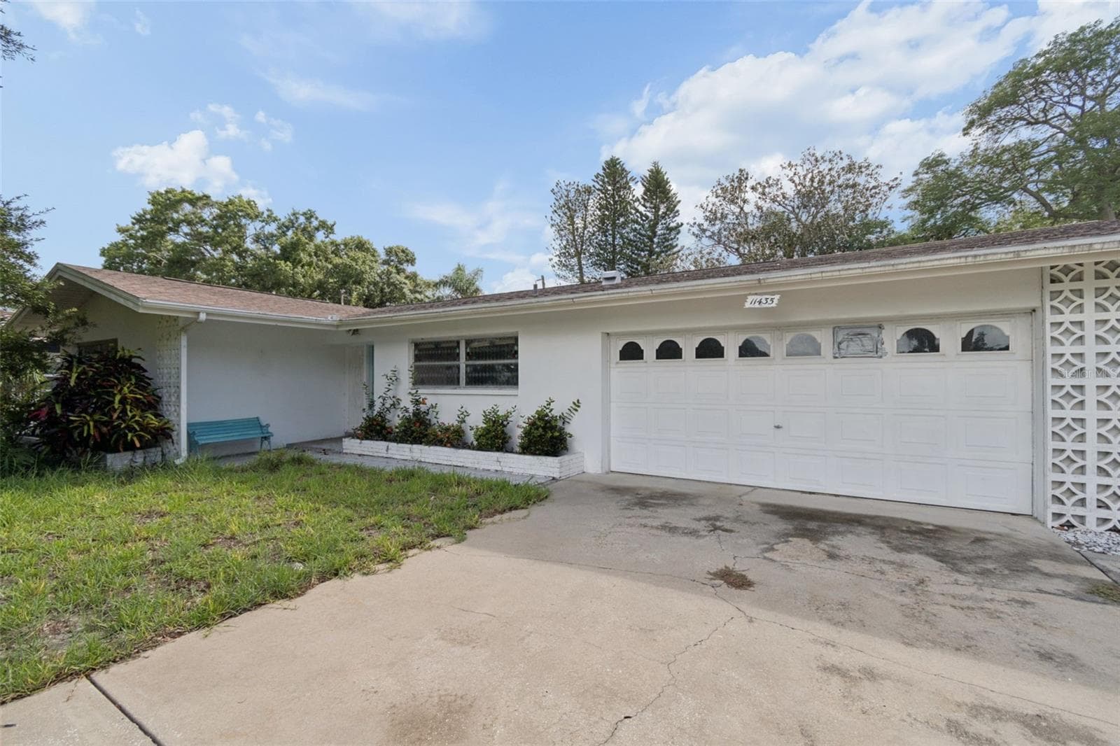 11435 Oval Dr E photo 3