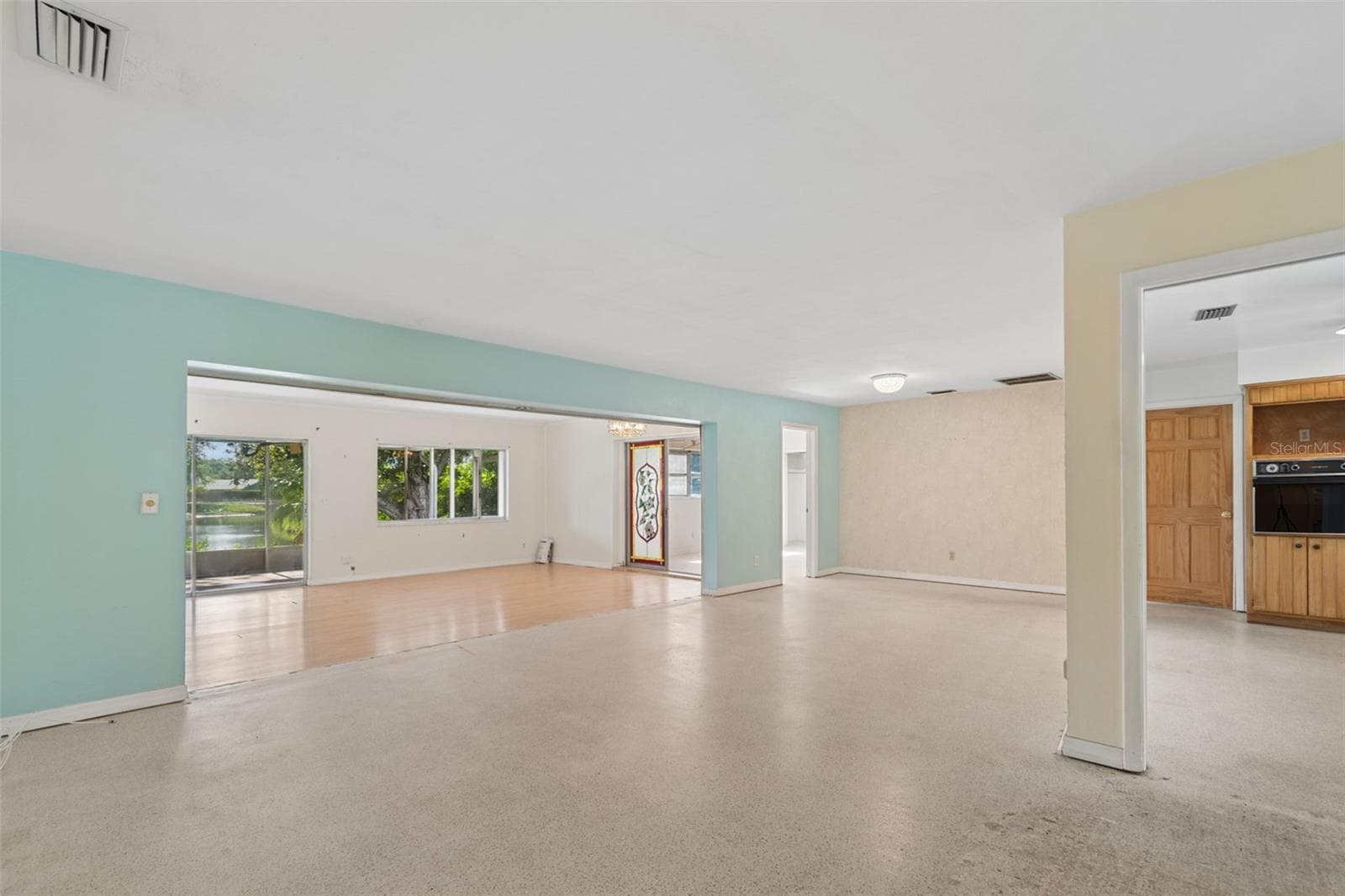 11435 Oval Dr E photo 5