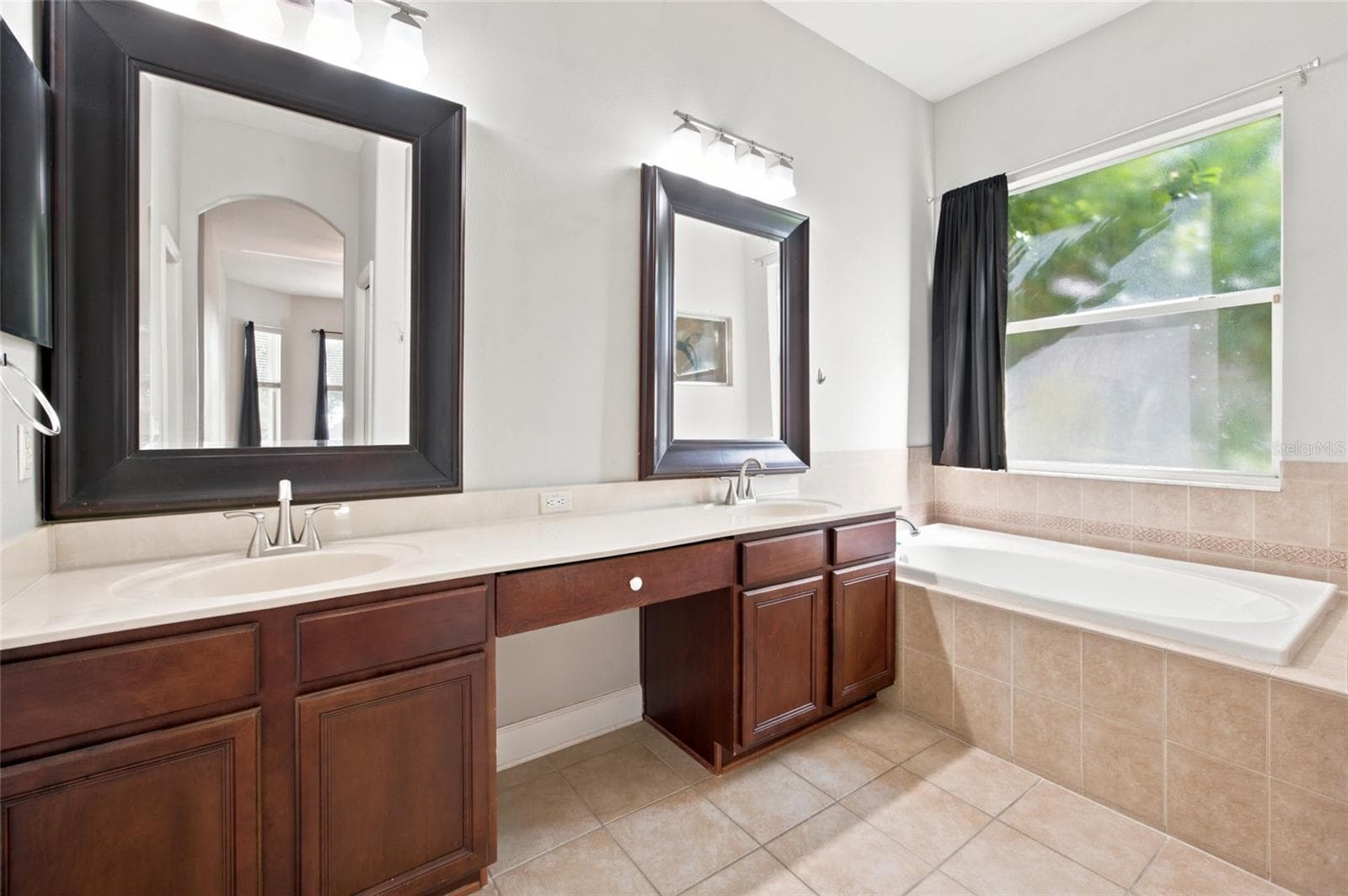 5517 Greystone Dr photo 3