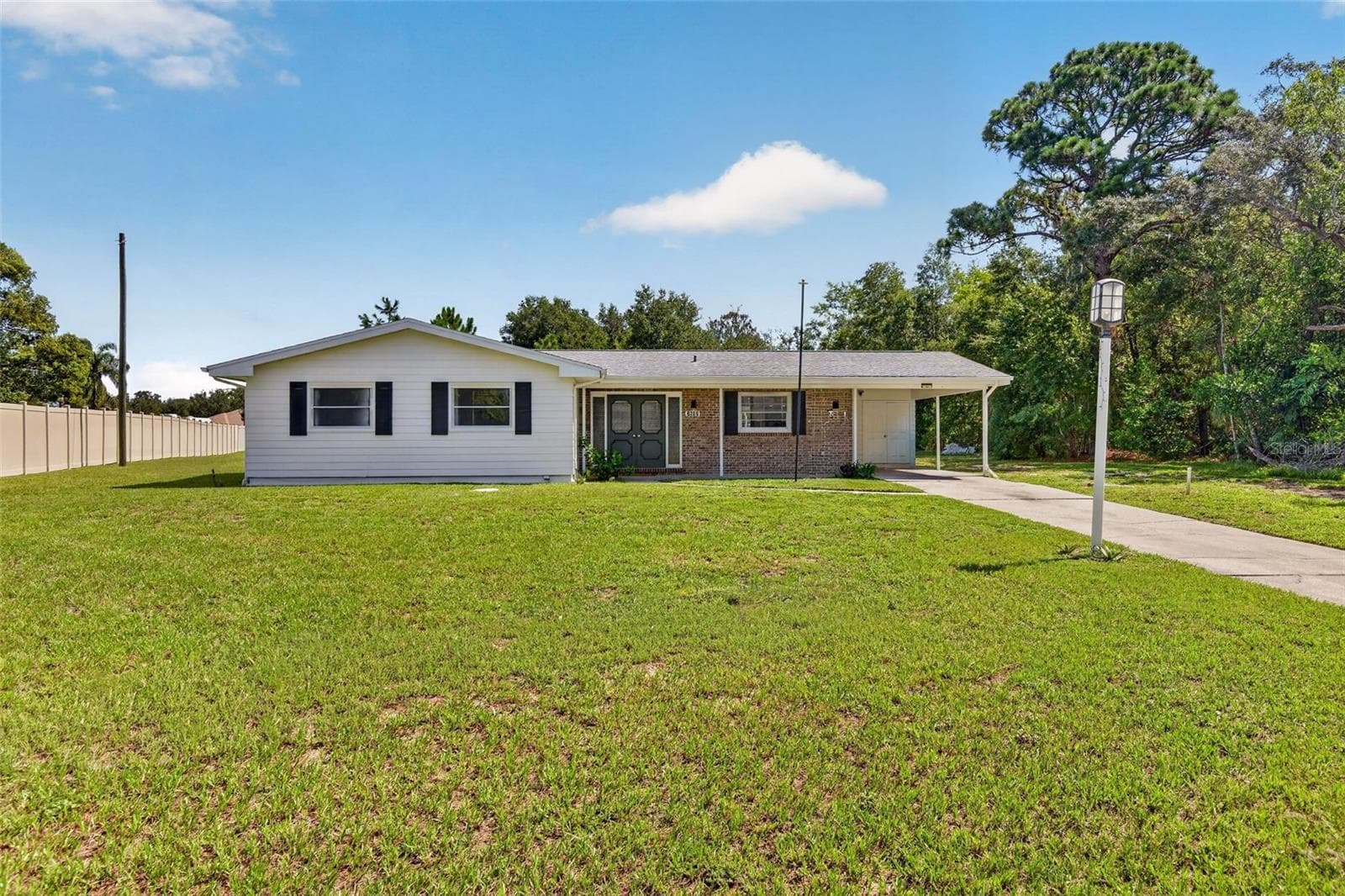 7502 Pond Cir photo 2