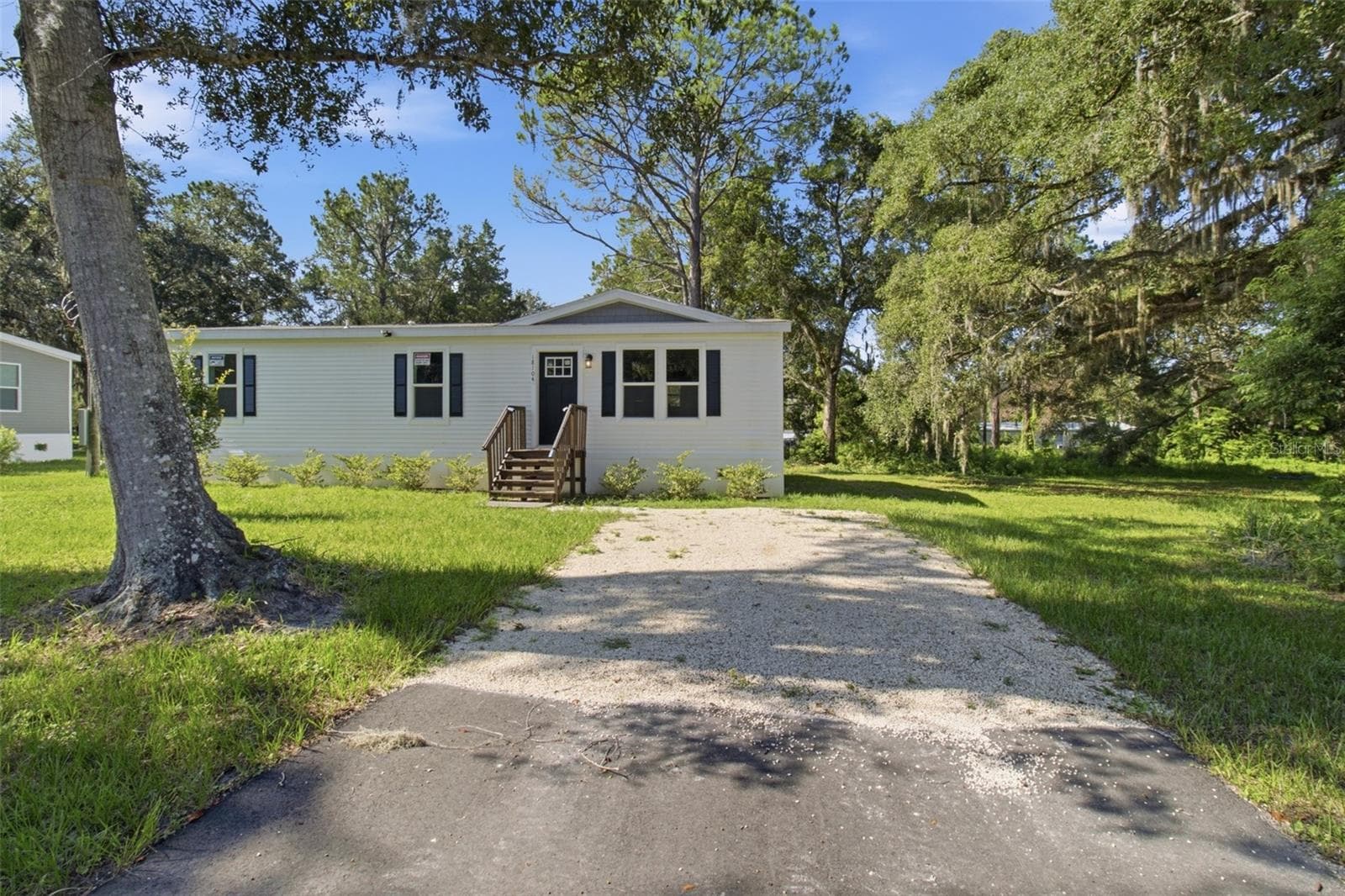18104 Nicholas Ave photo 2