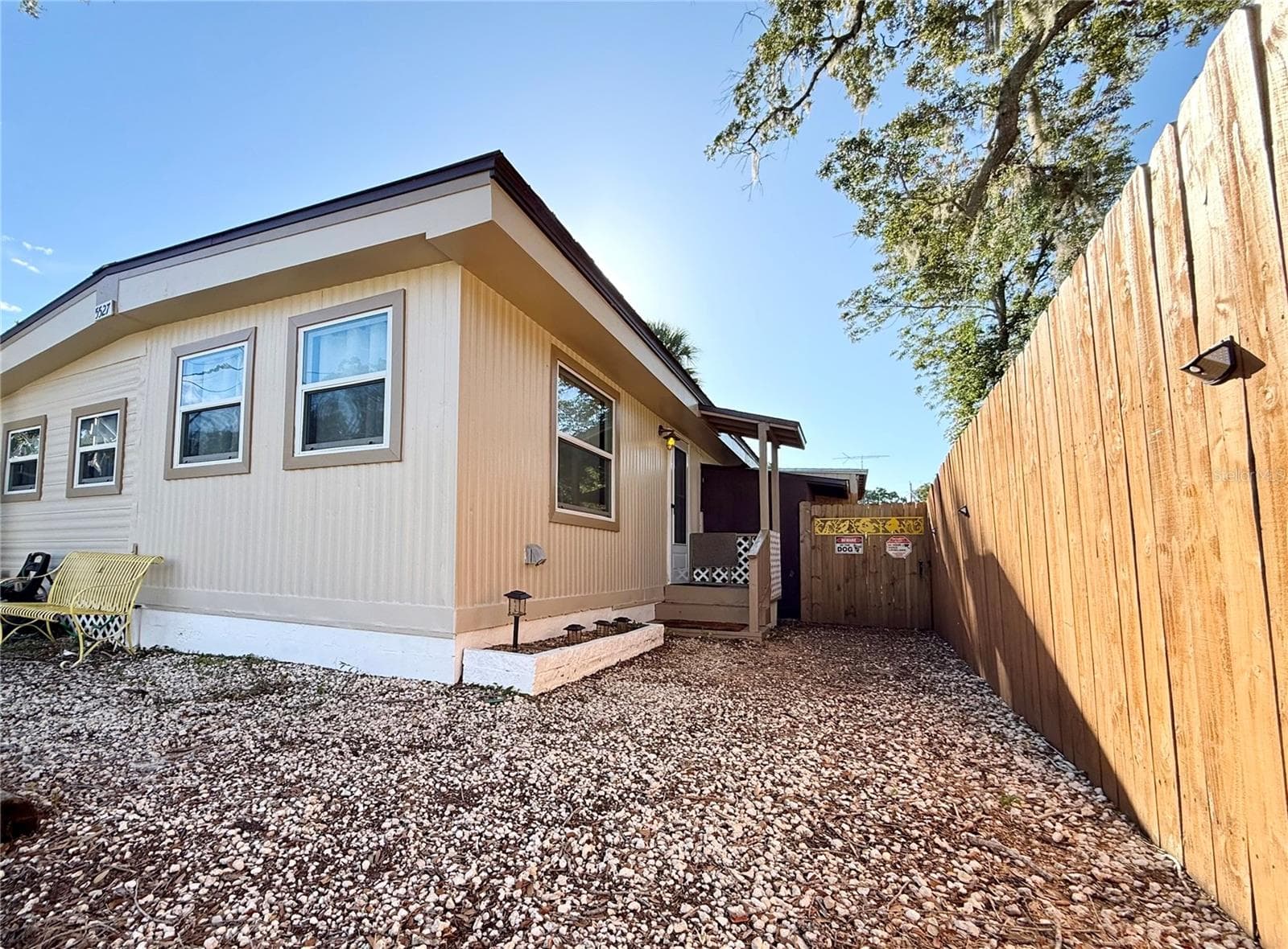 5527 Darlene St photo 2