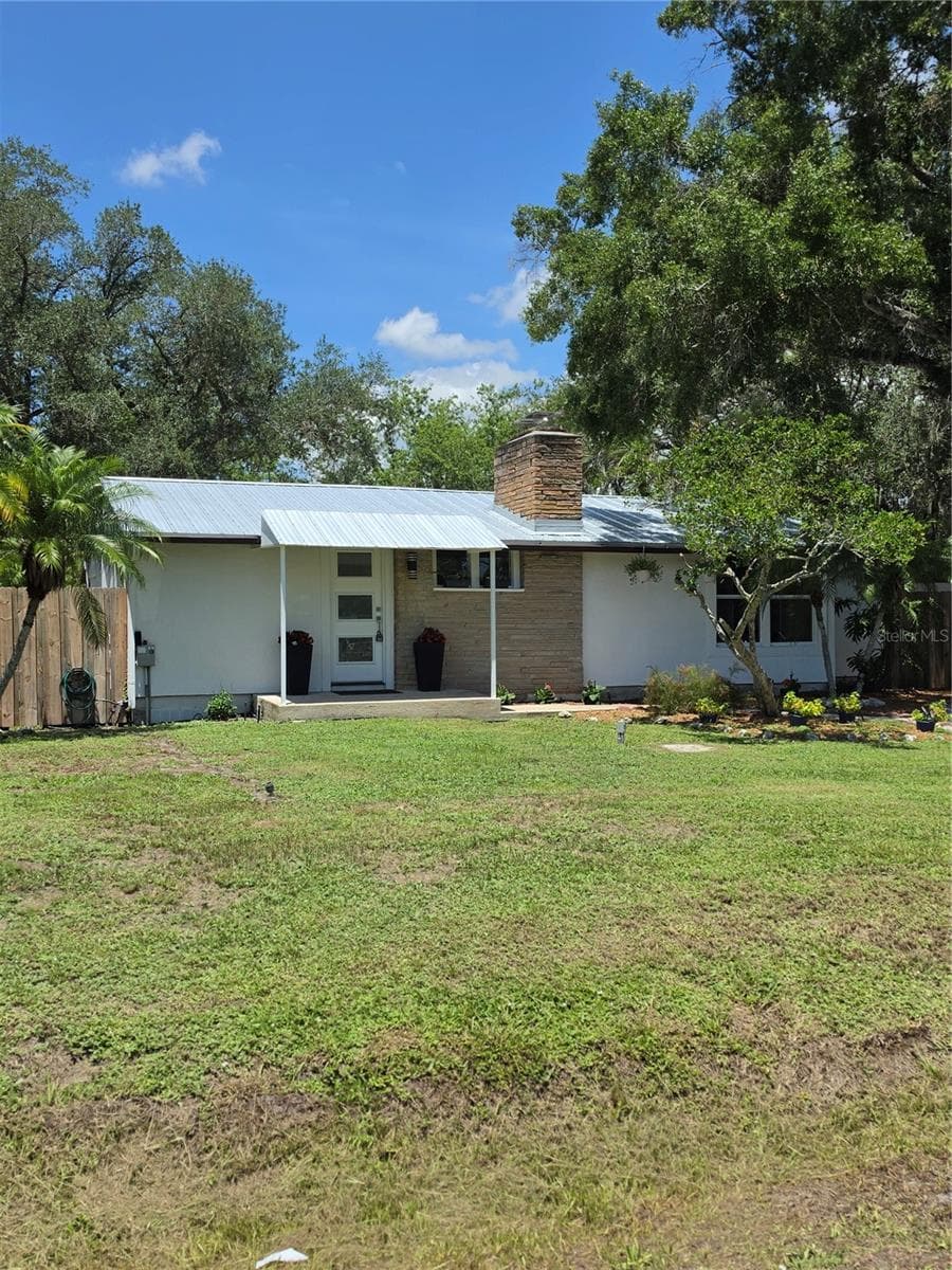 1205 Willis Ave photo 3