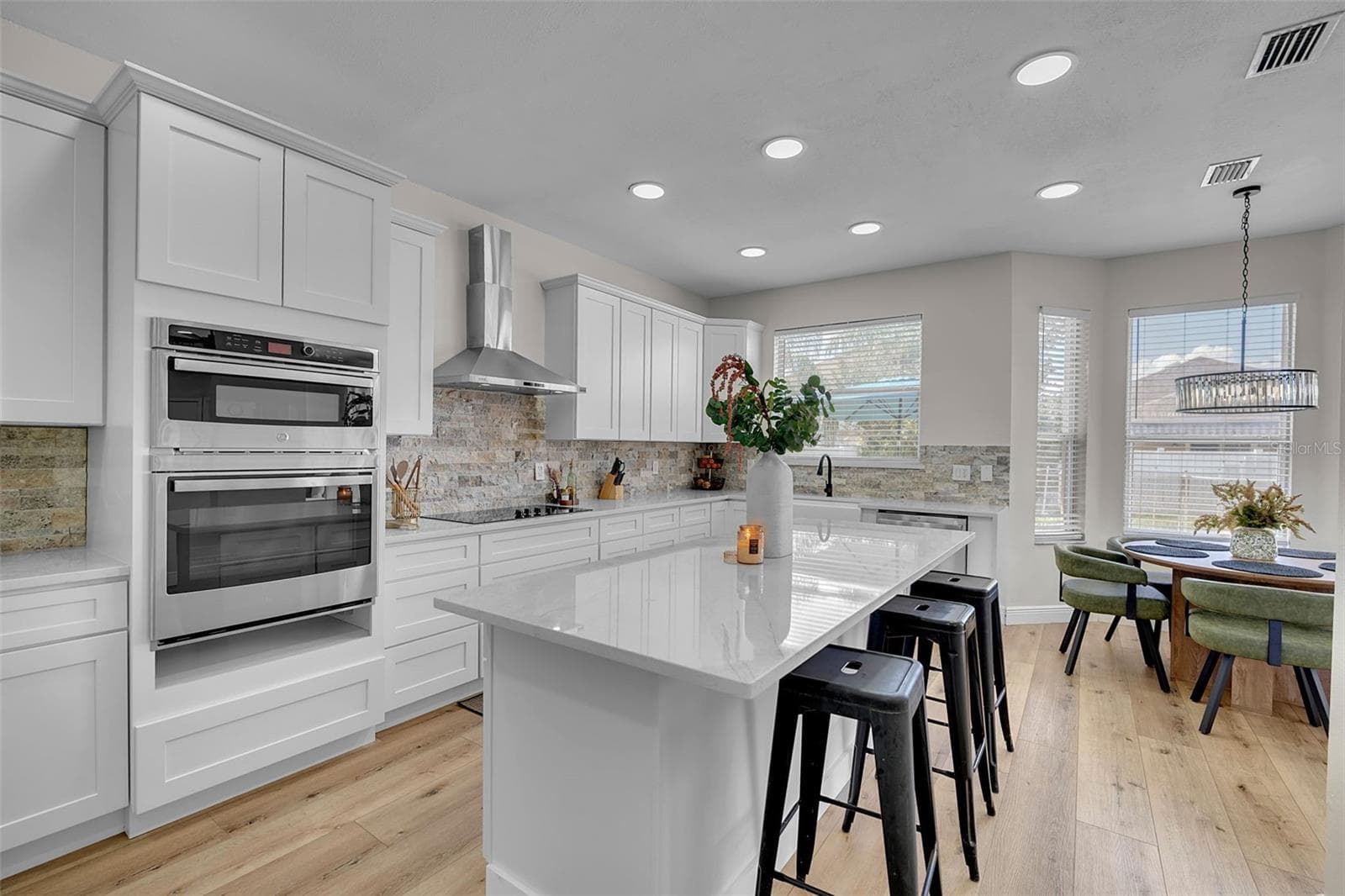 1250 Loretto Cir photo 2