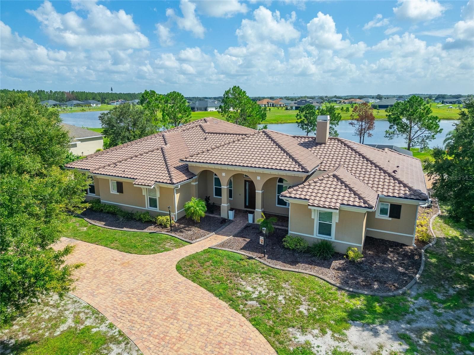 5207 Lake Venice Dr photo 2