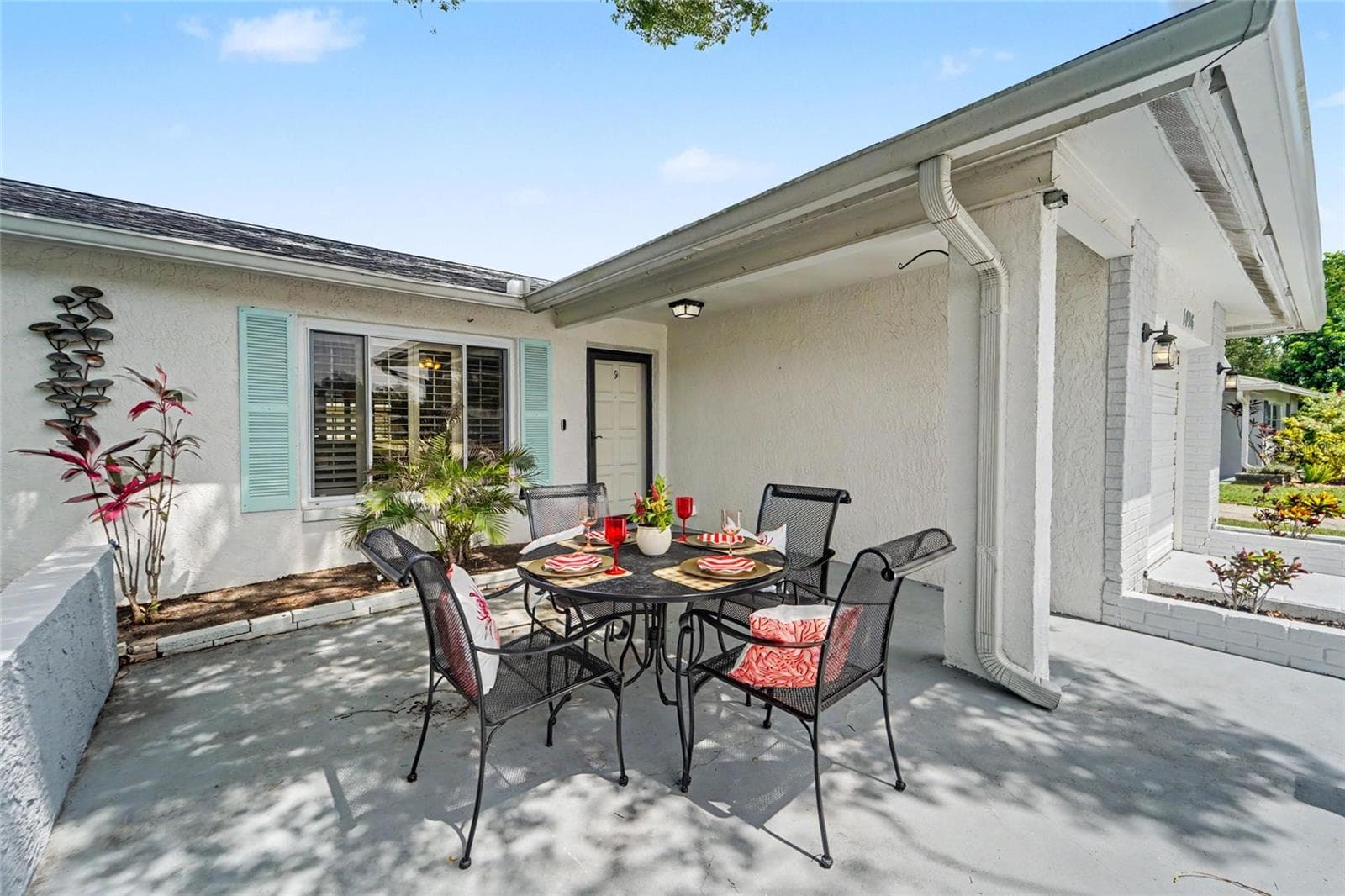 1496 Queen Anne Dr photo 2