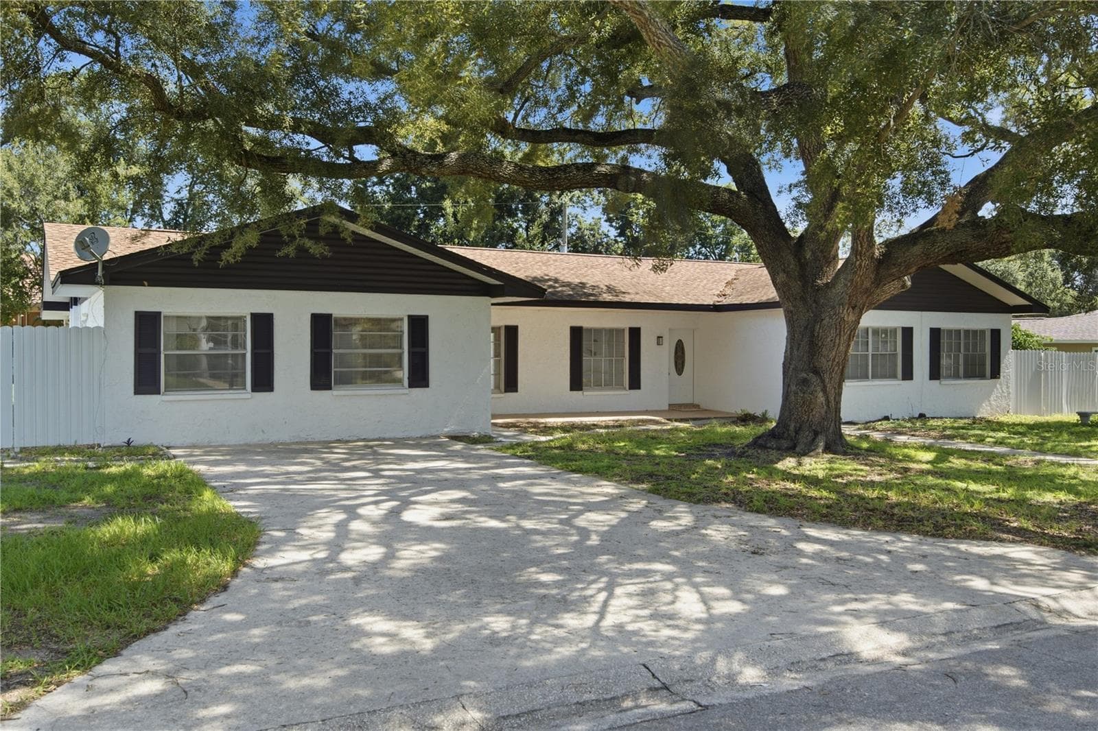 604 Royal Crest Dr photo 2