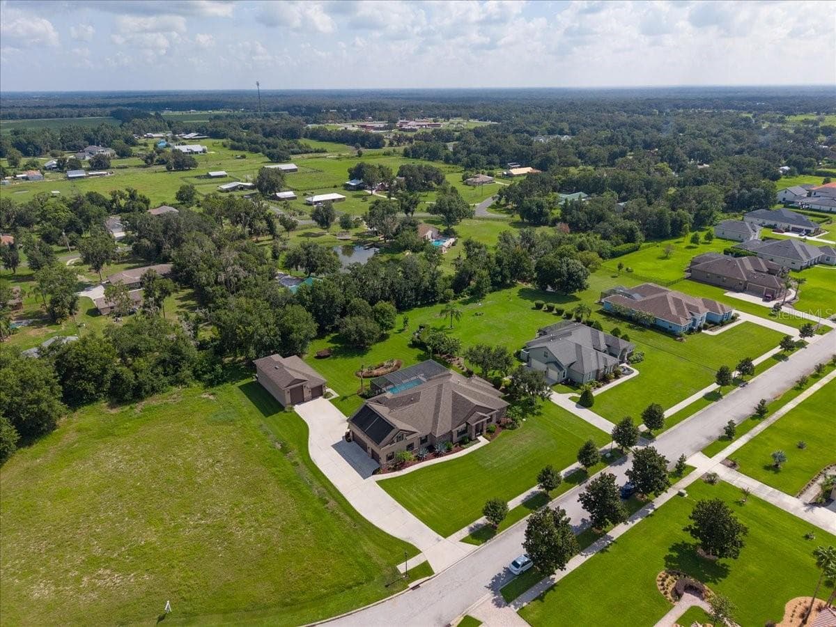 408 Hawk Talon Dr photo 2