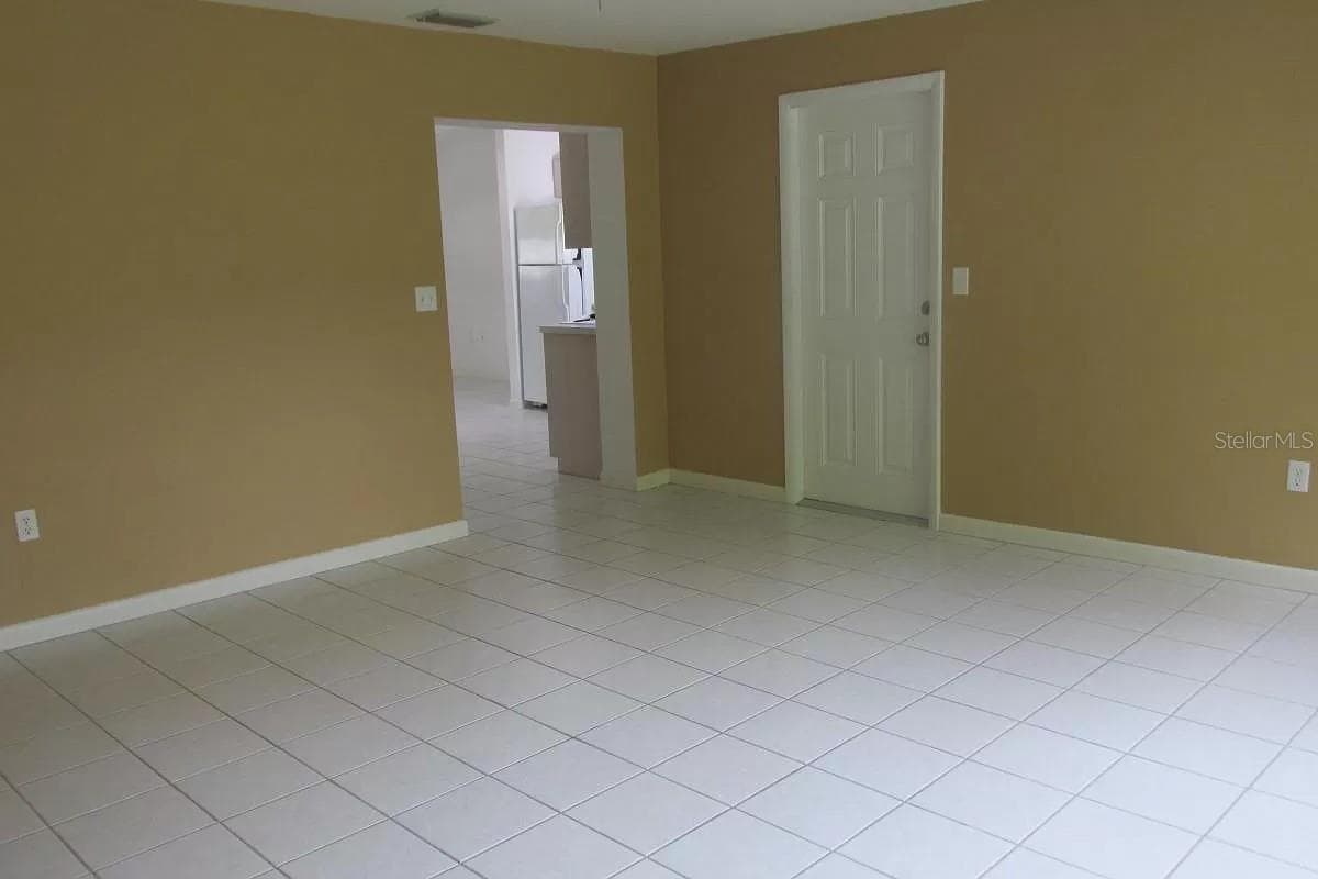 2911 Bentley St photo 2