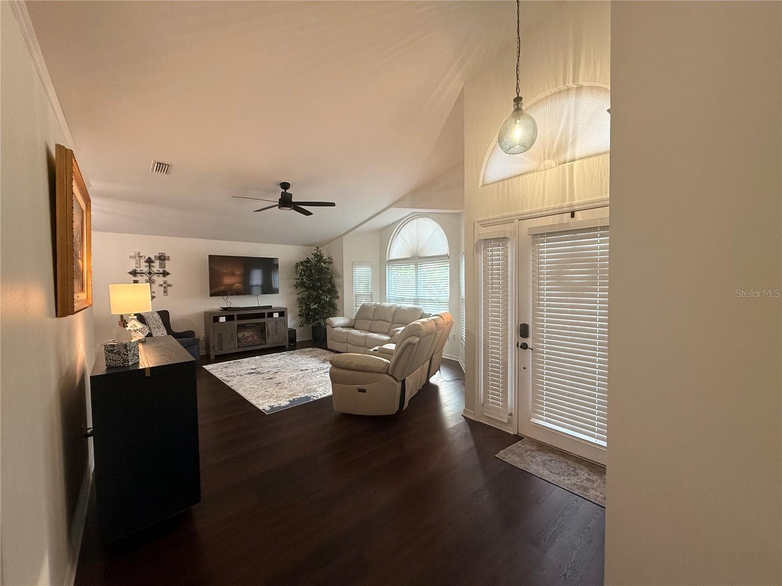 6060 Condor Dr photo 2