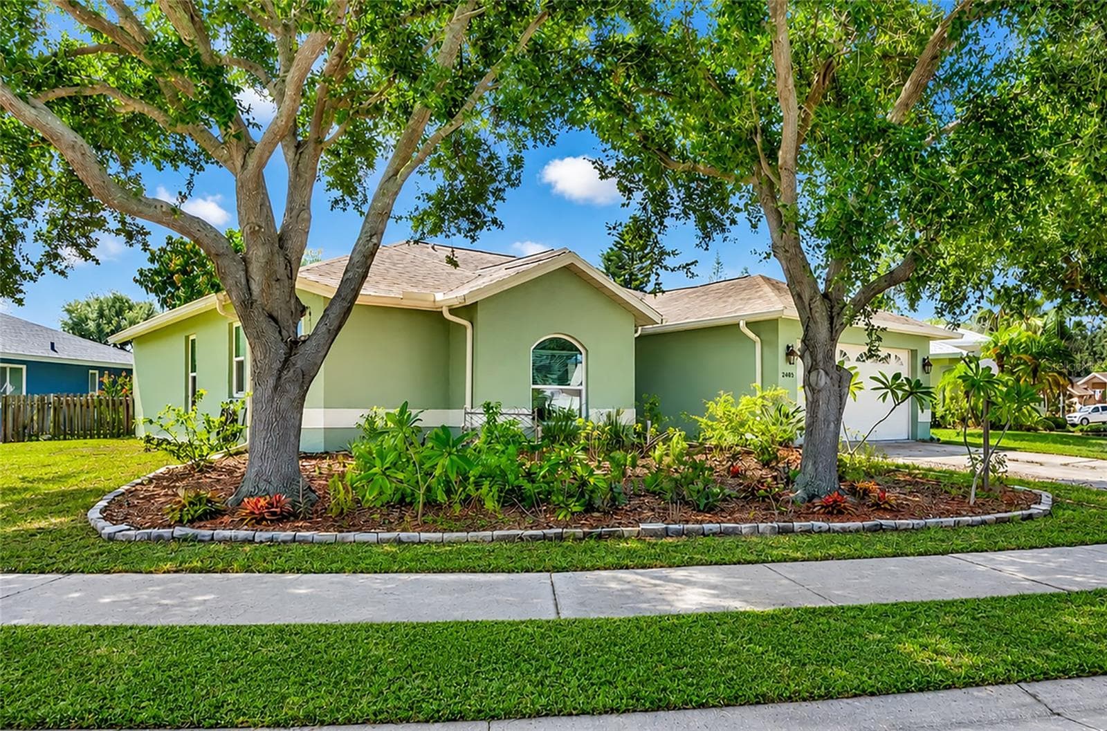 2405 Icecapade Dr photo 3