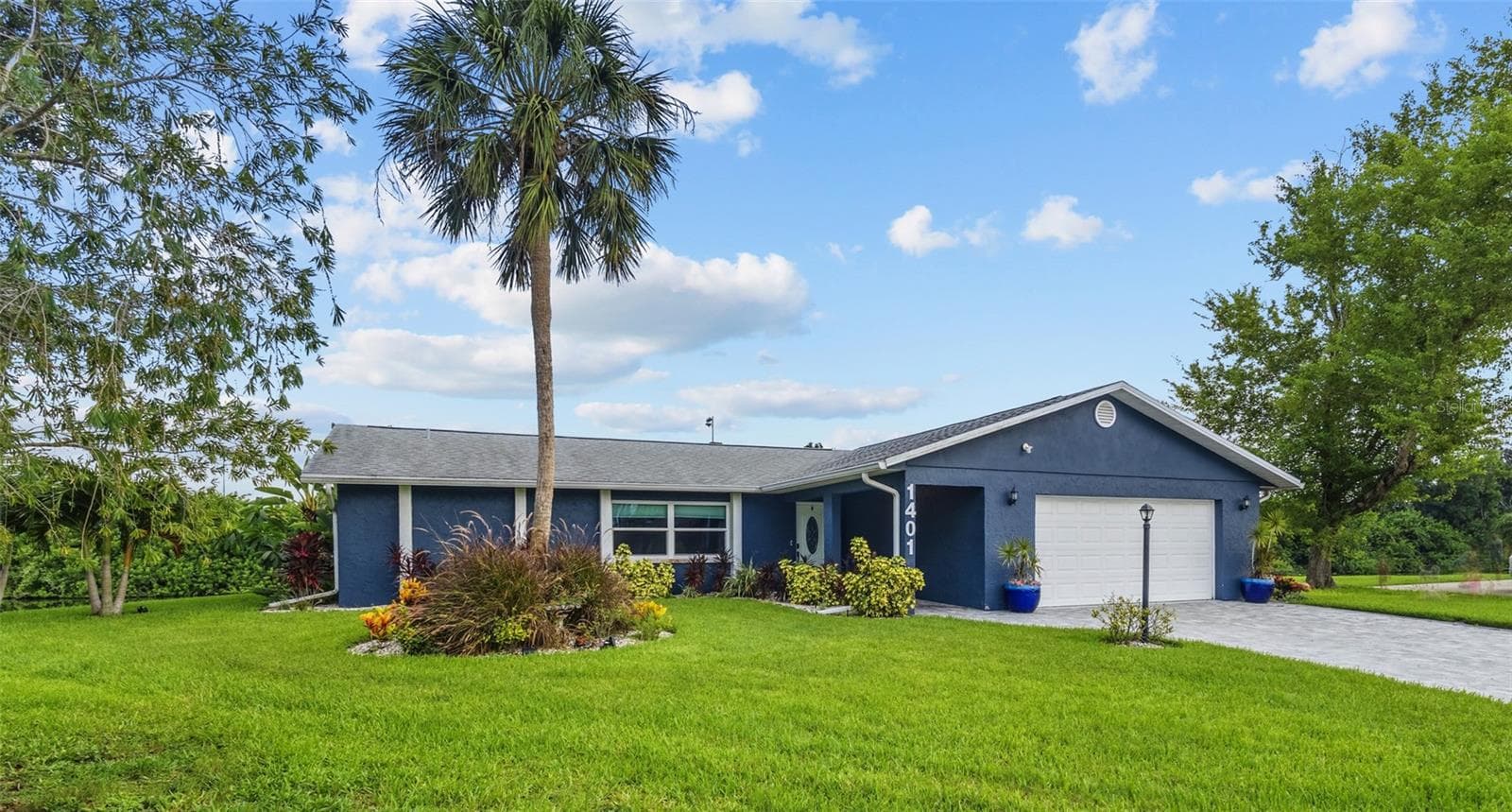 1401 Georgetowne Dr photo 2