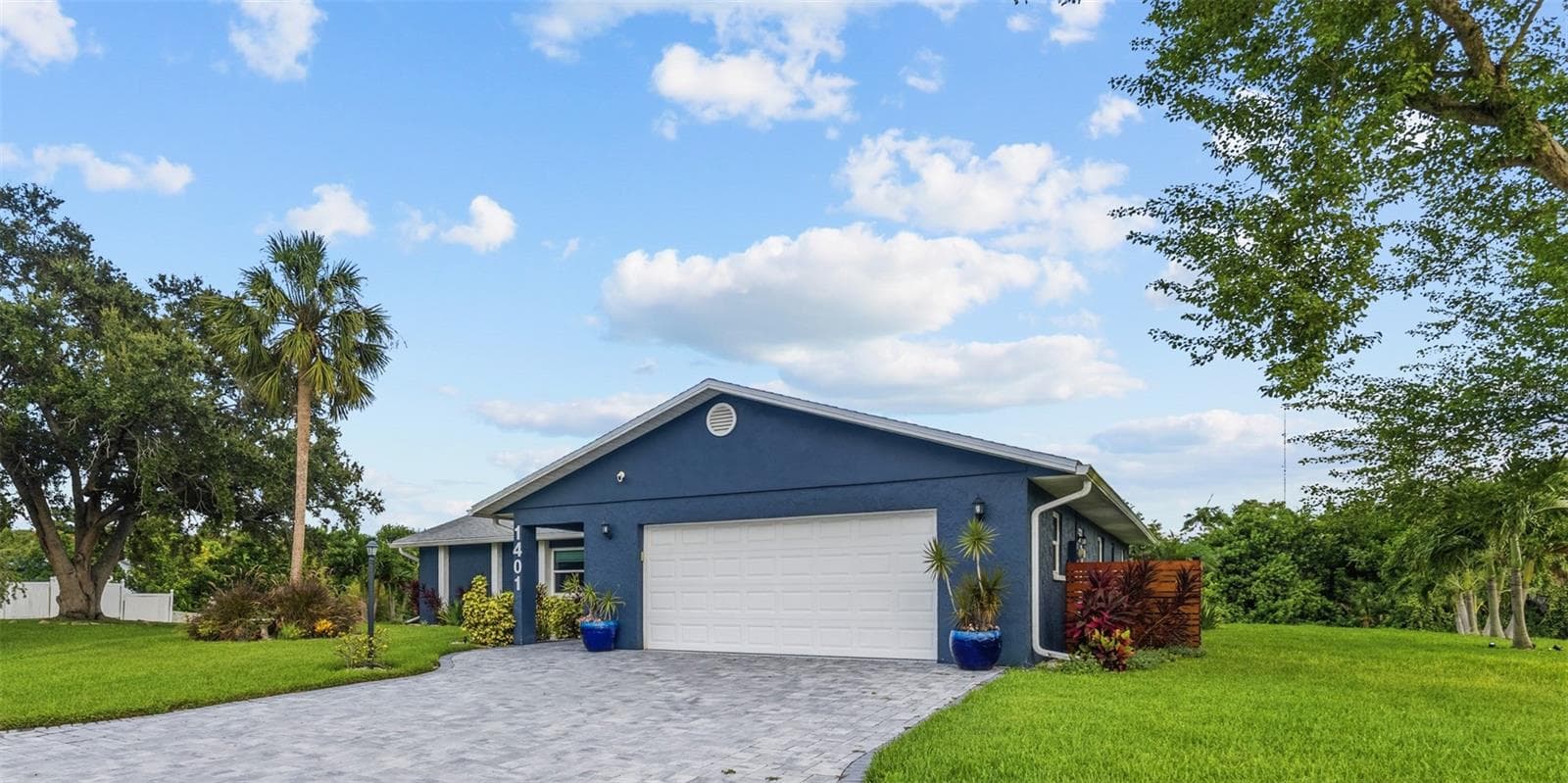 1401 Georgetowne Dr photo 3