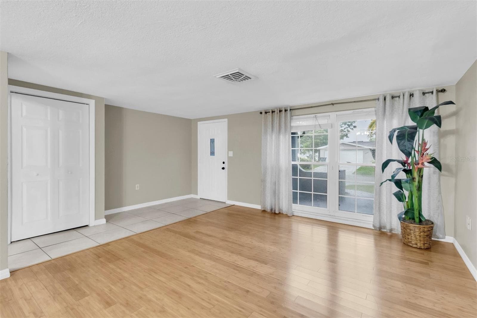 9203 Greenbriar Ln photo 3