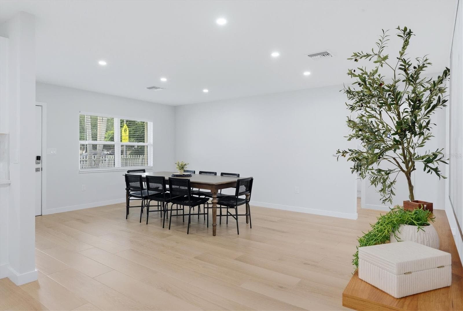 4411 Beneva Rd photo 2