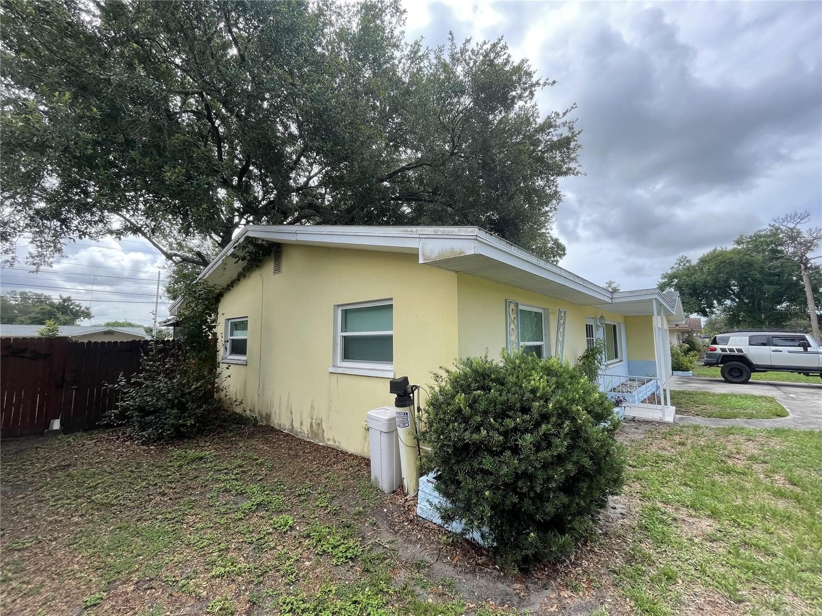 635 Deville Dr E photo 2