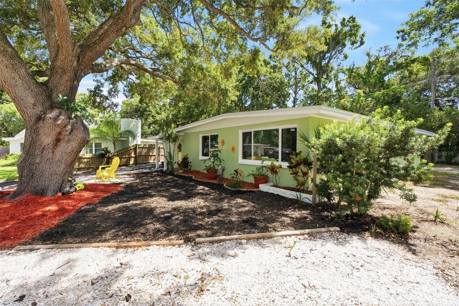 1516 Adele Pl photo 4