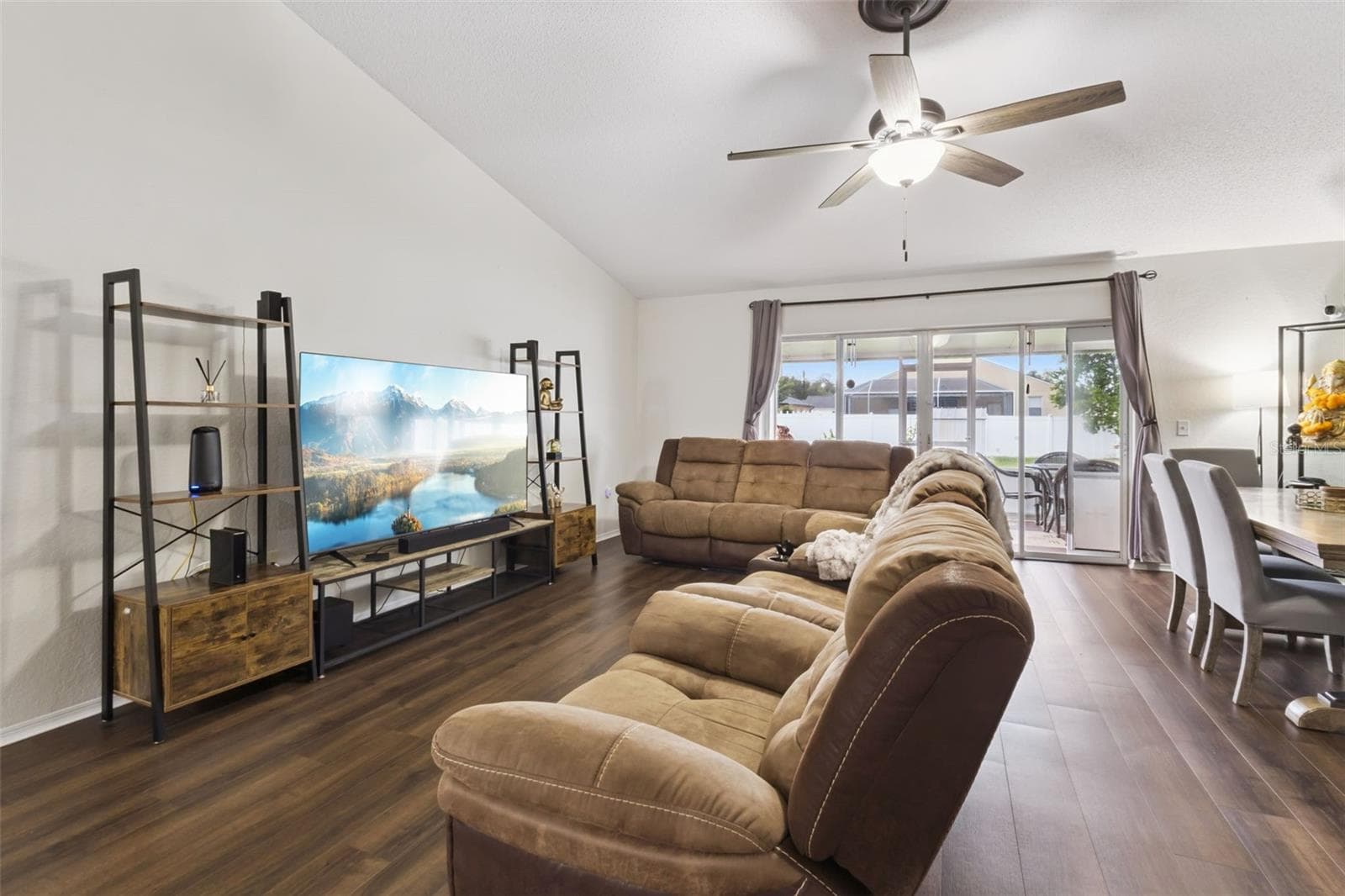 7973 Oak Run Cir photo 4