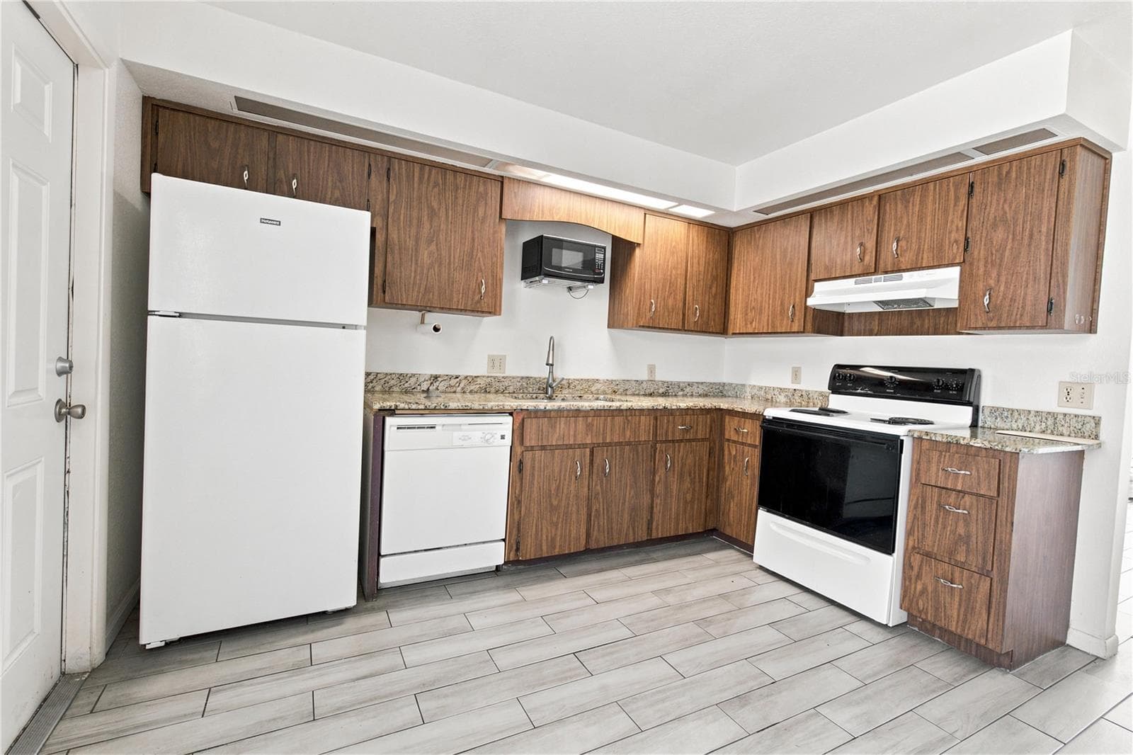 101 Lake Hunter Dr #11 photo 4