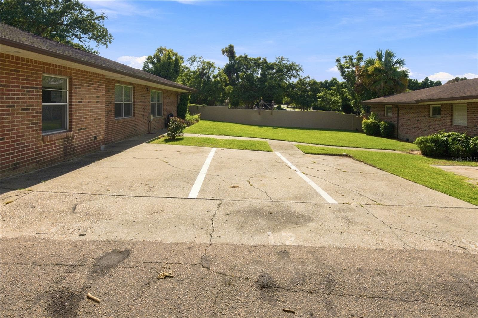 101 Lake Hunter Dr #12 photo 2