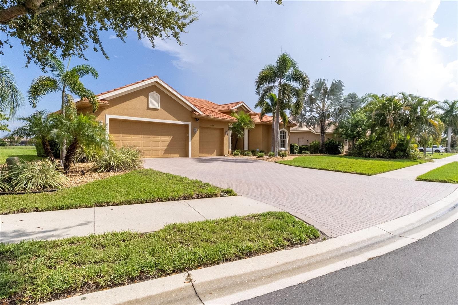 12709 Penguin Dr photo 2