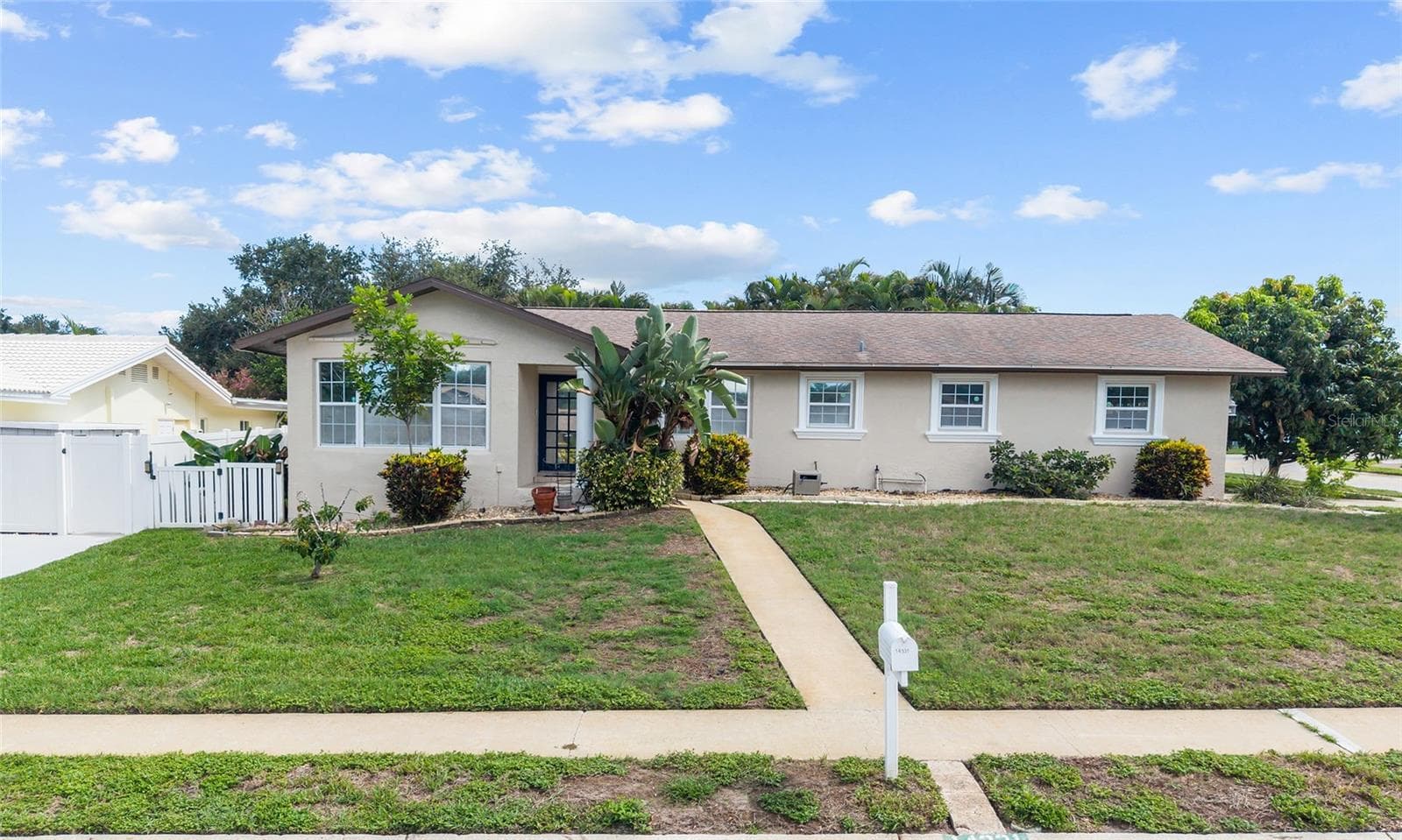 14331 Apache Ave photo 2