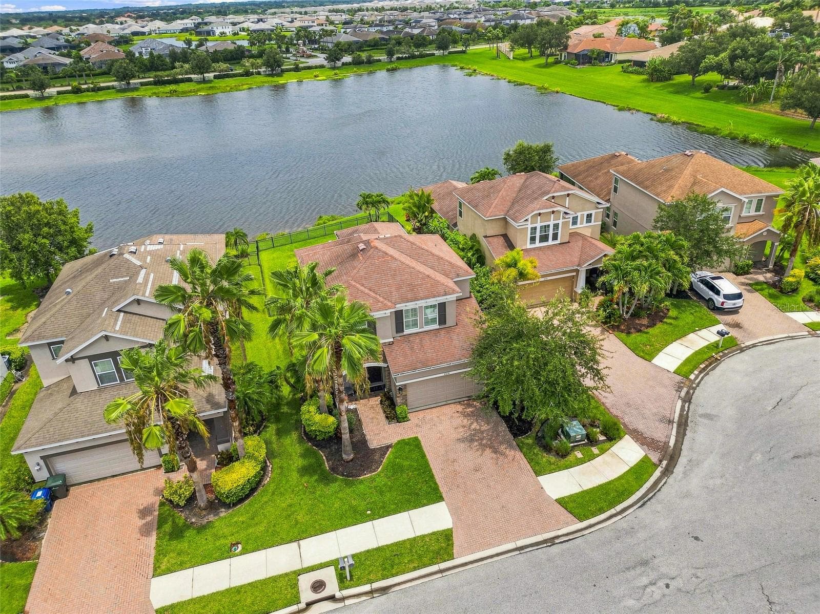 8478 Nandina Dr photo 2