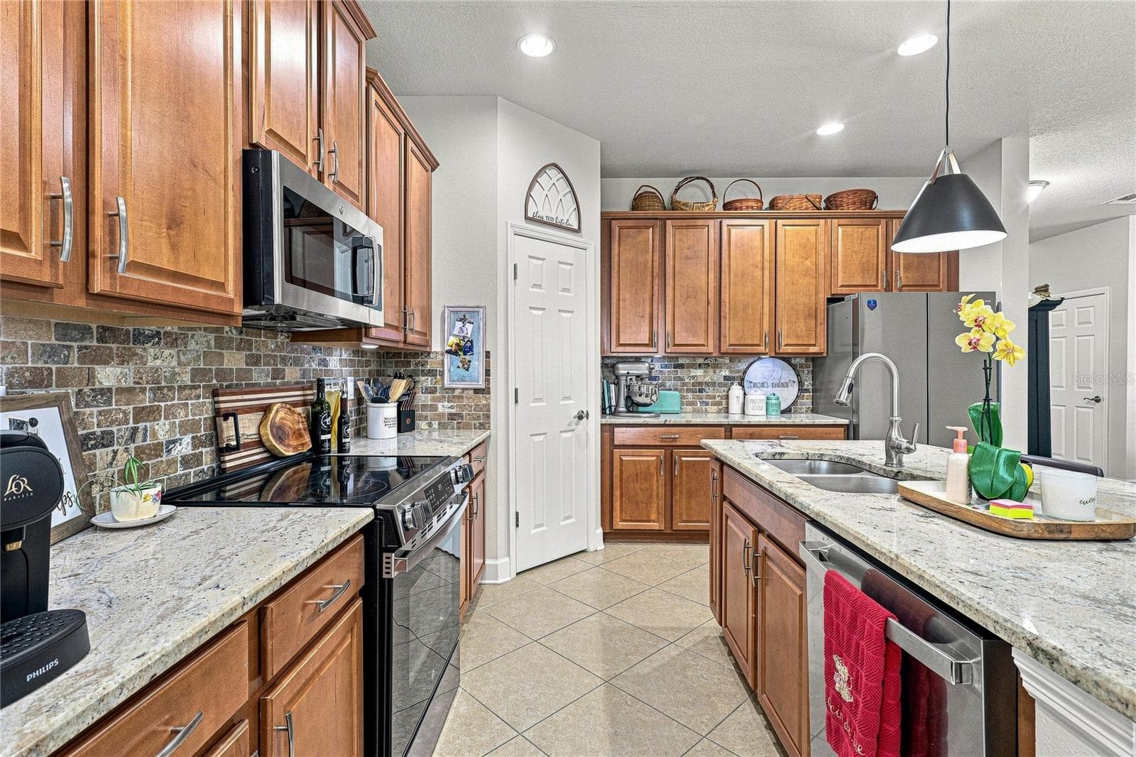 8478 Nandina Dr photo 4