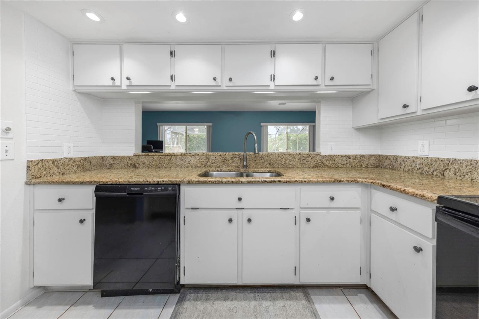 9237 Amazon Dr photo 5
